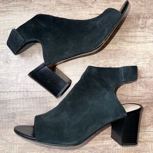Clark’s Black Suede Women’s size 9 heeled Sandals